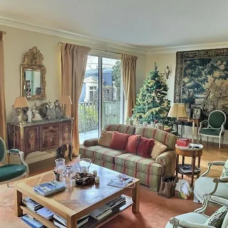 : Grand Calme Et Terrasse Apartman