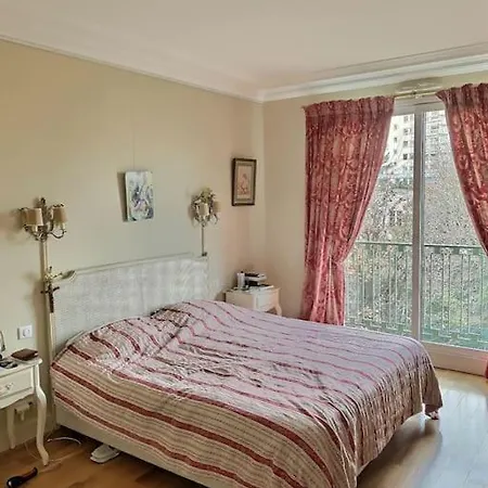 Apartman : Grand Calme Et Terrasse *